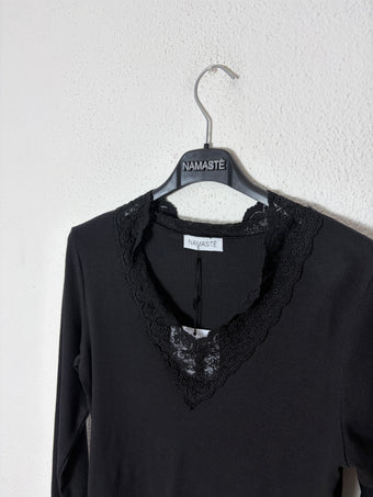 Maglia Donna Nera Namaste con Pizzo e Scollo a V – Manica Lunga – Taglia Unica