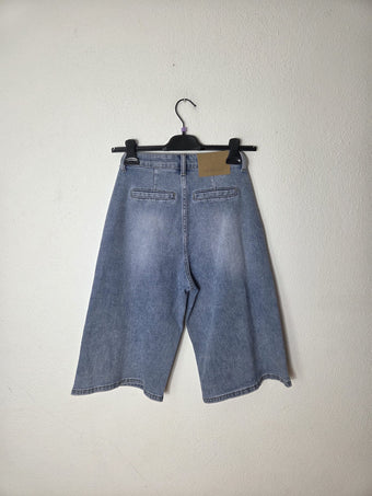 Namasté Bermuda donna denim chiaro con tasche all’americana e punti luce – dalla XS alla L